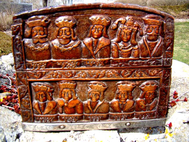A Fine and unique 18th century carved box depicting the Kings and Queens of Poland from 550 to 1733 — image 5